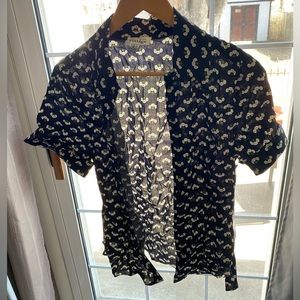 Blue floral Unique Vintage button up size L NWT